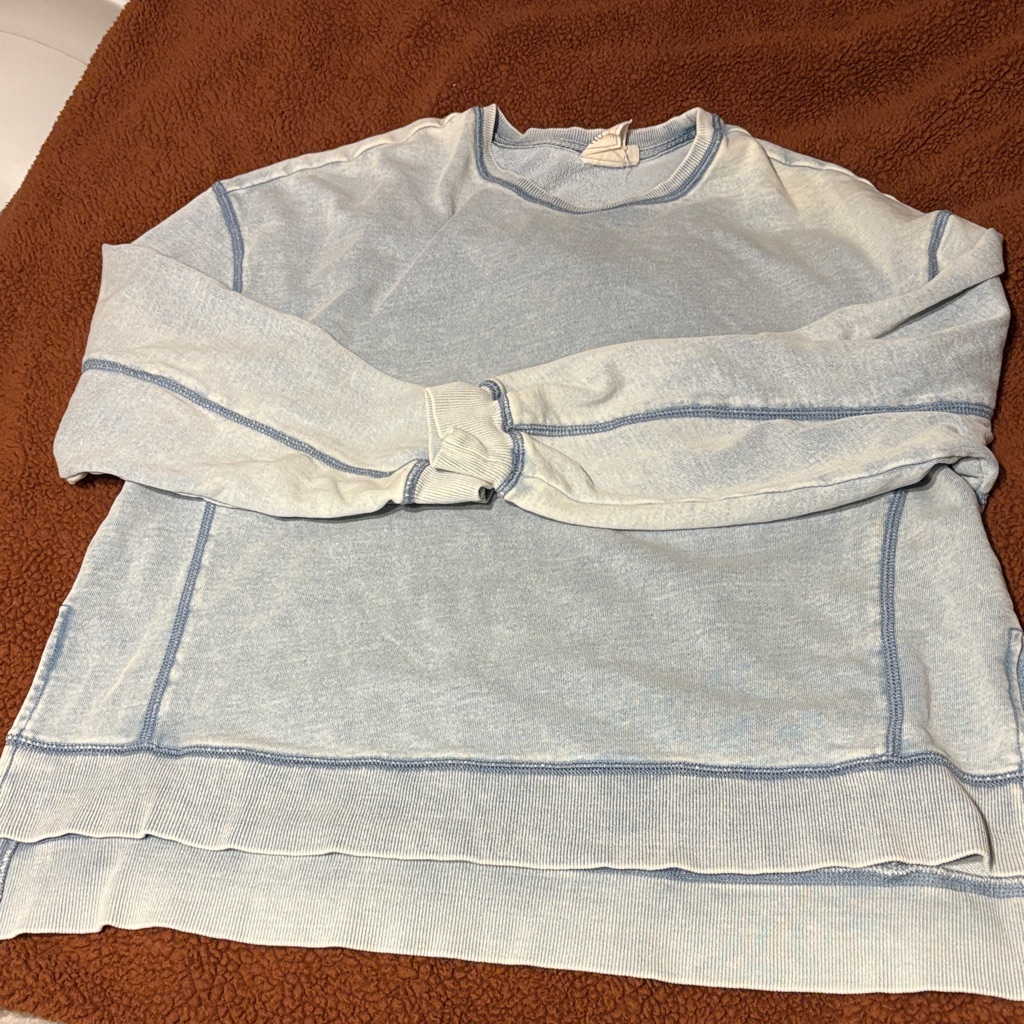 Buckle Light Blue Sweatshirt